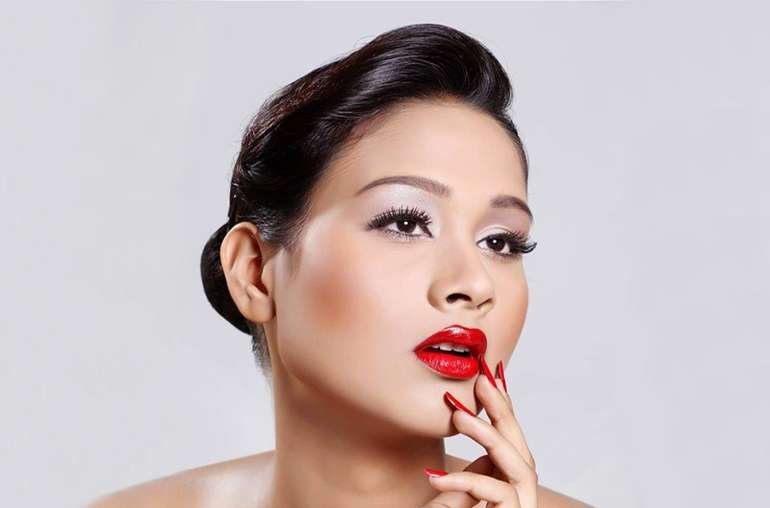 High-end glamour retouching after sample